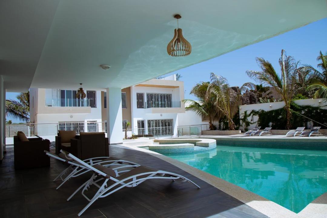 Villa Somone Pied Dans L'Eau Exterior foto